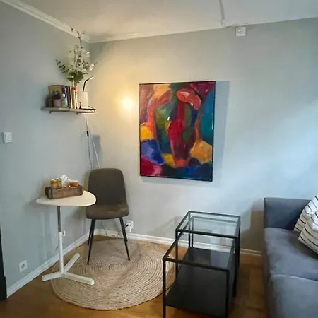 Central Studio Apartment *