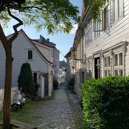 Central Studio Apartment *