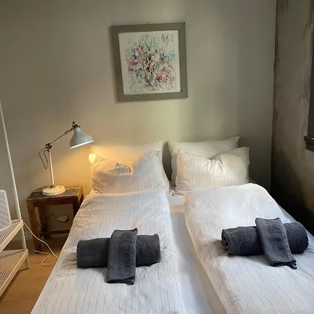 Central Studio Apartment *