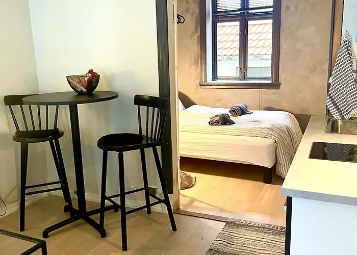 Central Studio Apartment *