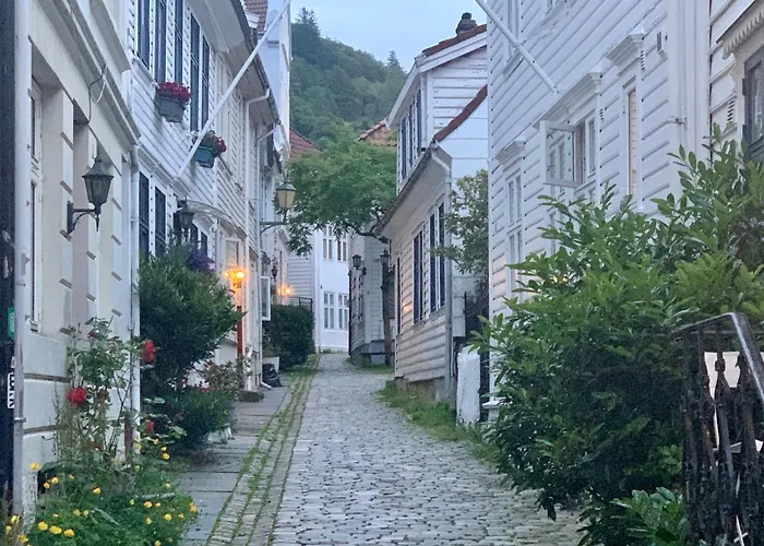 Central Studio Apartment *